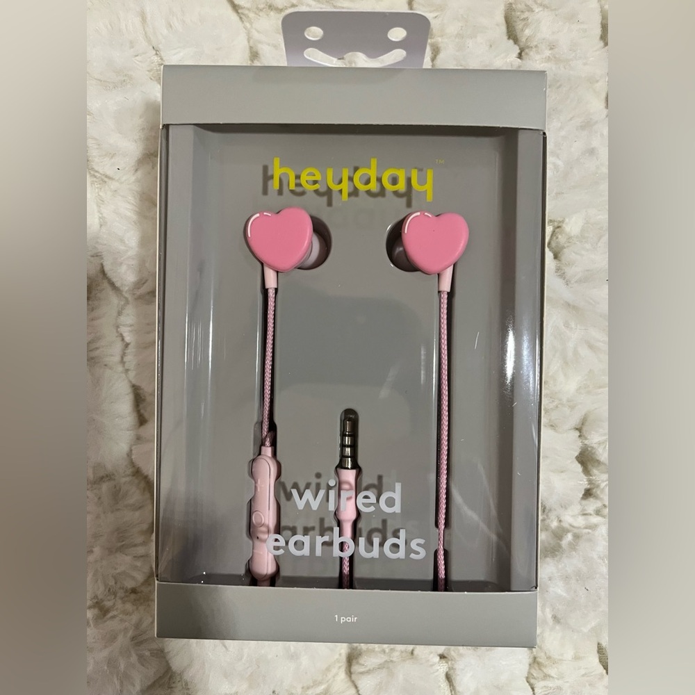 Heart wired earbuds
